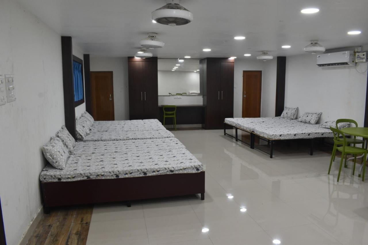 Midwaay Resort Patratu Bagian luar foto